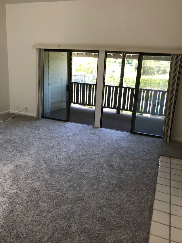 Living Room w/ large balcony with mountain and vineyard view - 1988 Yountville Cross Rd