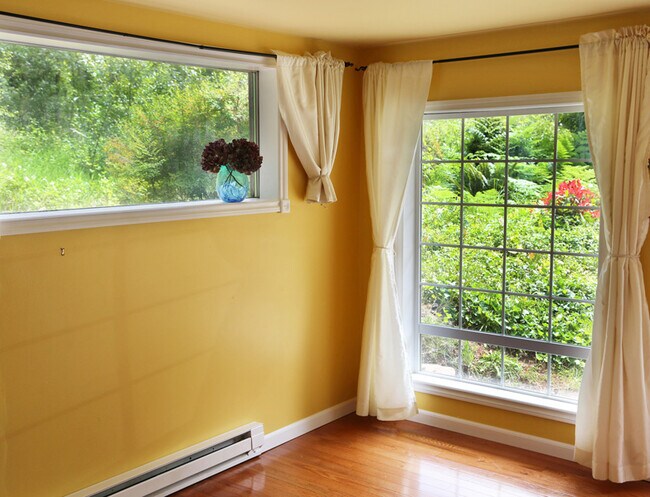 Dining area - 1808 Benson Rd