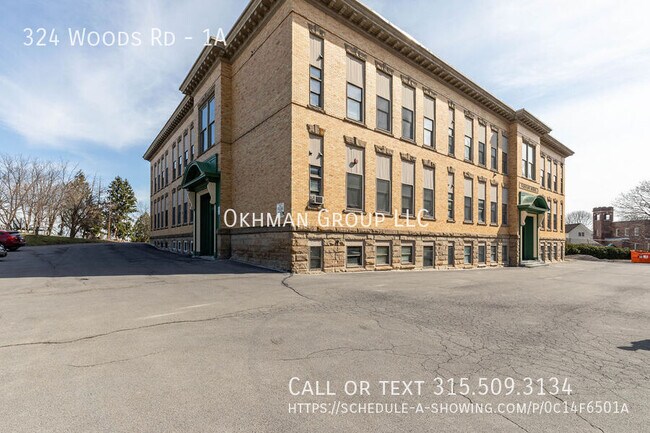 Foto del edificio - 324 Woods Rd
