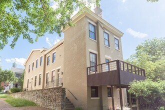 Building Photo - 104 W 5th St