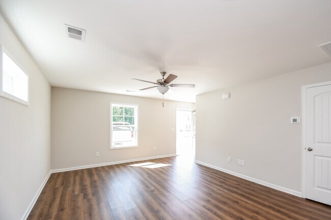 Building Photo - 335 Noble Ln, Pendleton, SC