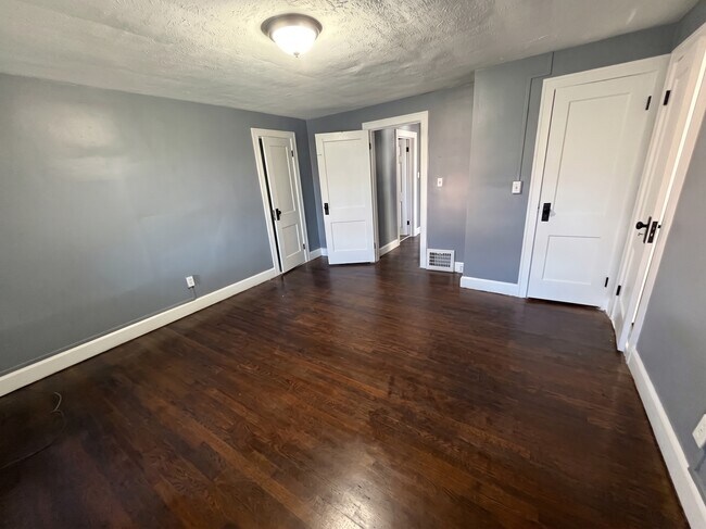 Foto del edificio - 442 E 8th St