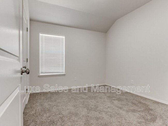 Building Photo - 1501 Pavy Pkwy