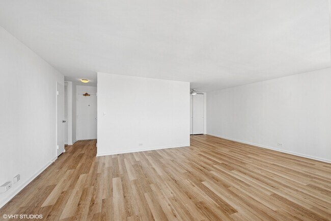 Foto del edificio - 3430 N Lake Shore Dr