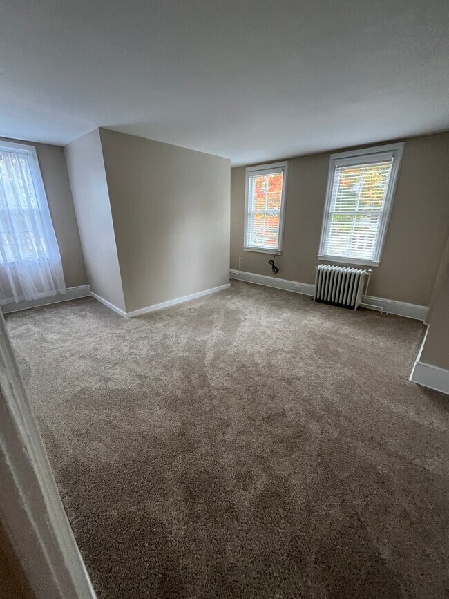 Living room - 117 N Broad St