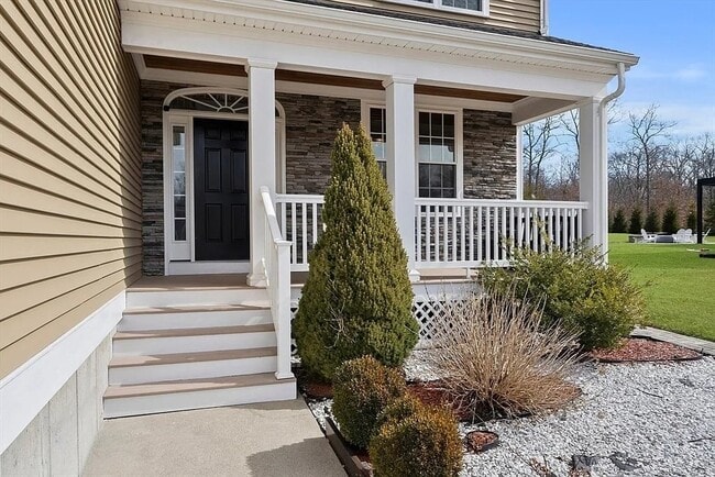 Building Photo - 172 Downing Dr