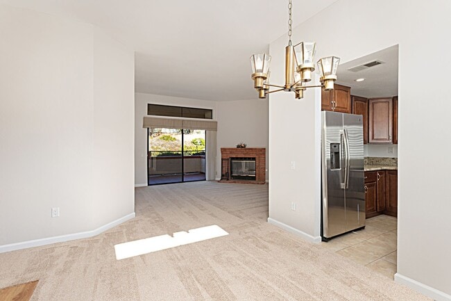 Building Photo - Beautiful 2 bed 2 bath in Carlsbad!