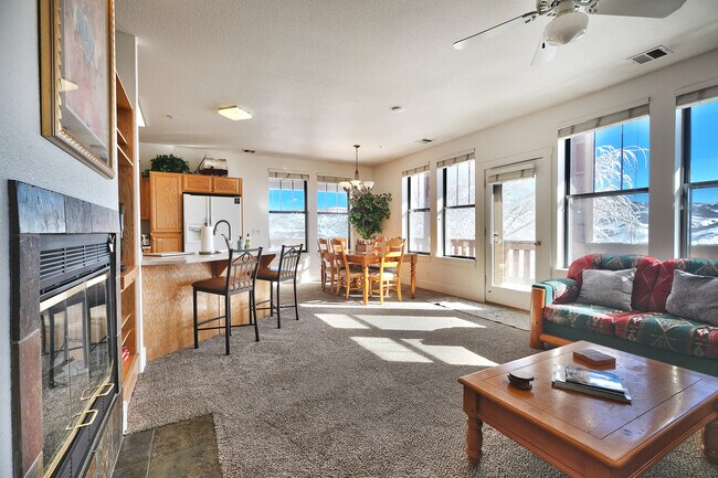 Foto del edificio - 8371 Meadowview Dr