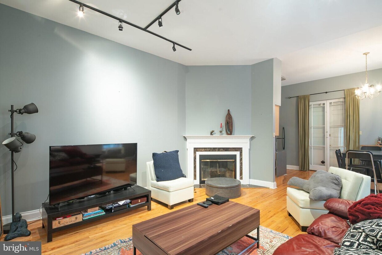 Primary Photo - 1619 Spruce St