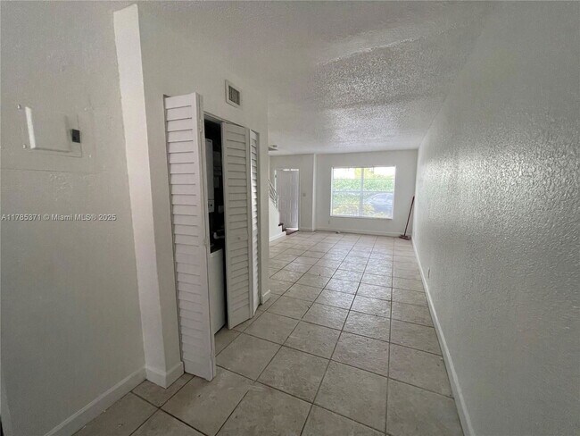 Foto del edificio - 821 NW 46th Ave