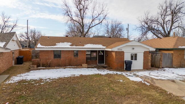 Building Photo - Gorgeous 4-bedroom!