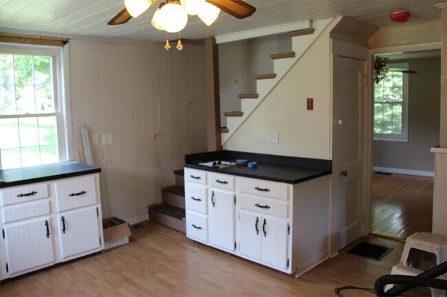 Building Photo - 29 Spring Hill Ave