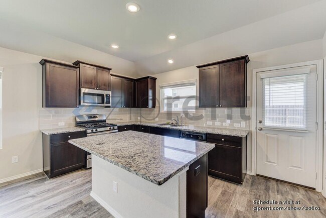 Foto del edificio - 9811 Marbach Brk