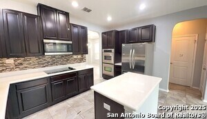 Building Photo - 8106 Royal Field