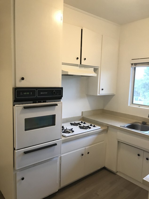 Primary Photo - 2102 W 157th St