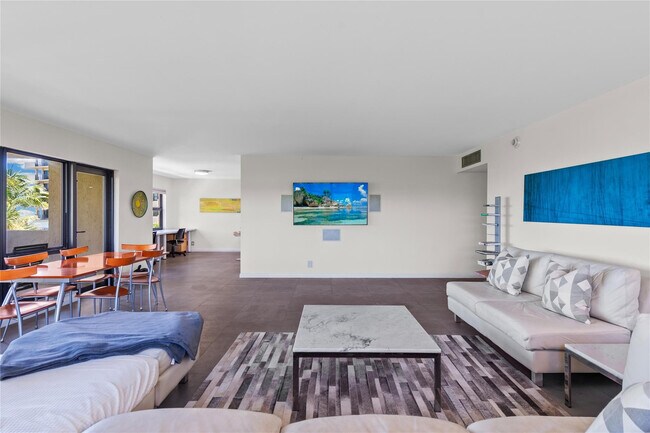 Foto del edificio - 4900 N Ocean Blvd