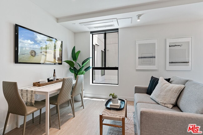 Foto del edificio - 3688 Overland Ave