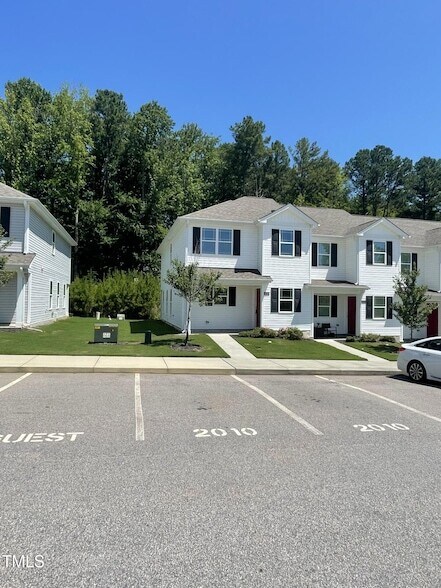 Foto principal - 2010 Wiggins Village Dr