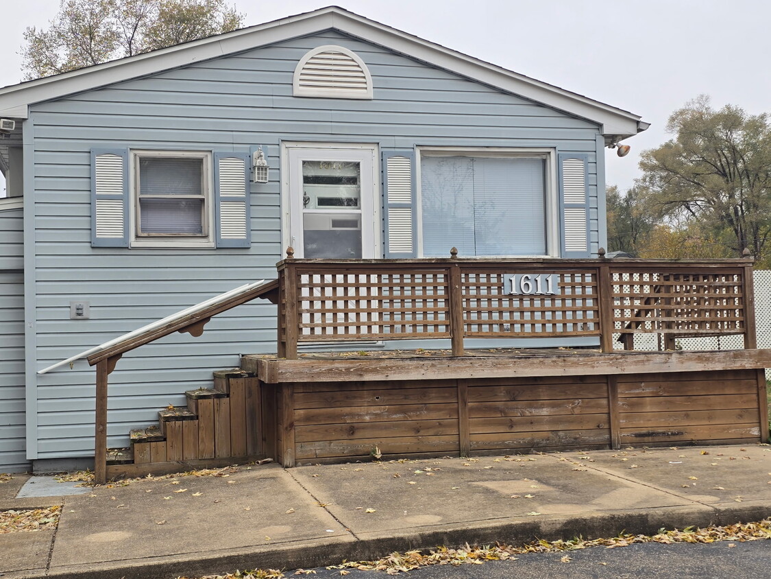 Foto principal - 1611 S Oakwood Ave