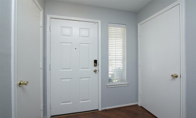 Foto del edificio - 6010 Ridgebriar Ln