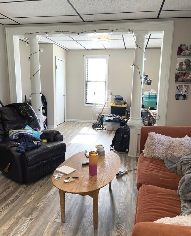 Building Photo - 450 Center Ave