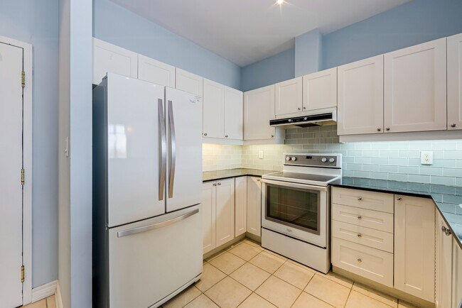 Building Photo - 1-601 Leaside Park Dr