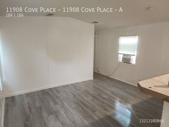Building Photo - 11908 Cove Pl