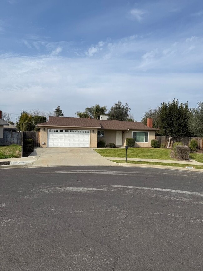 Building Photo - 150 E Sherwood Dr