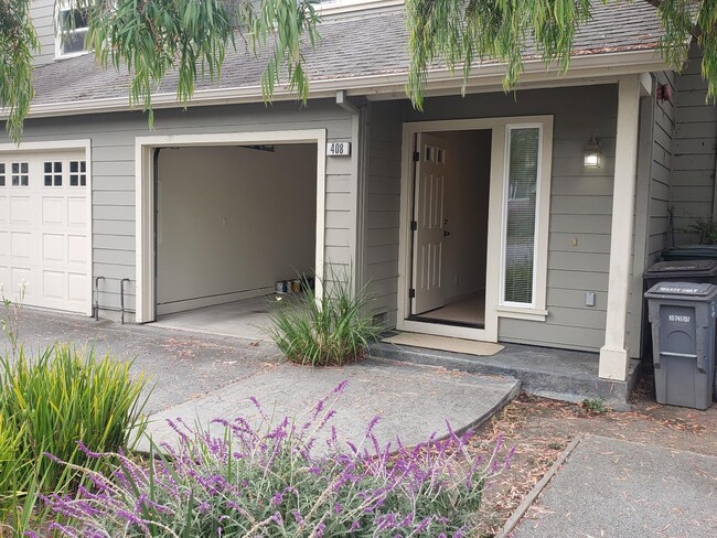 Building Photo - 408 Coronado St