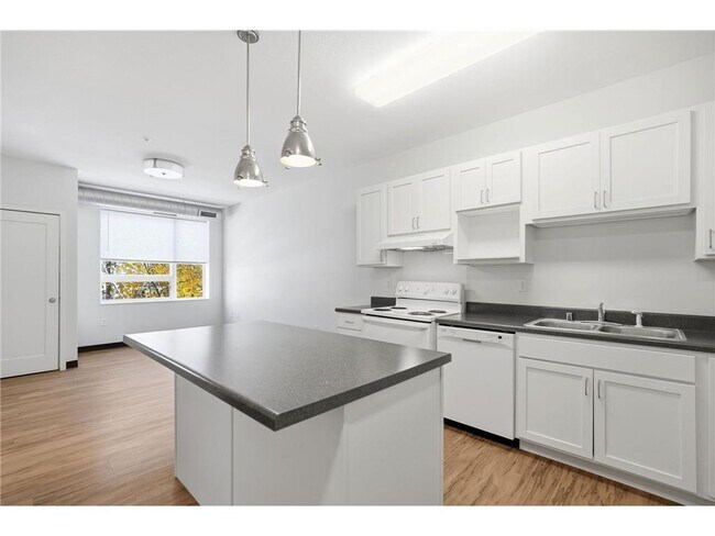 Foto del edificio - 2318 Jefferson St NE