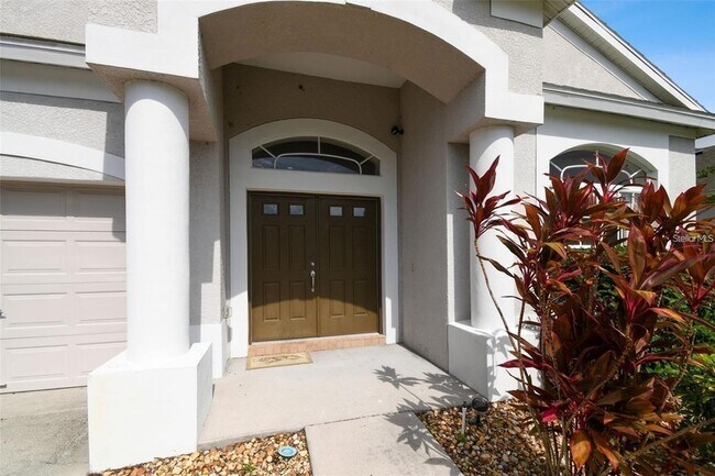 Building Photo - 7346 Crescent Palm Dr