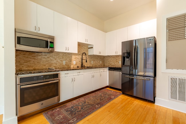 Building Photo - 2133 Southend Dr