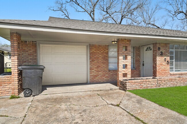 Building Photo - 9315 Laura Koppe Rd