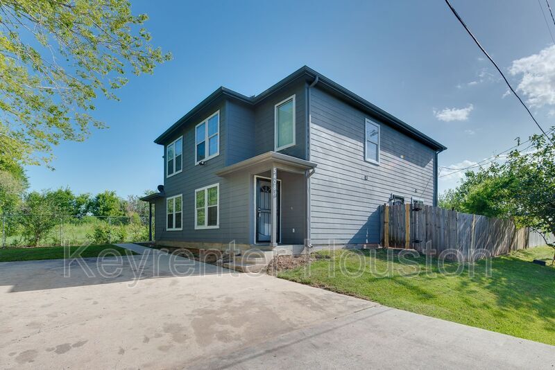 Primary Photo - 5408 Groveton St