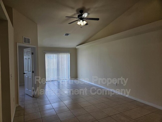 Foto del edificio - 542 SE 6th Pl