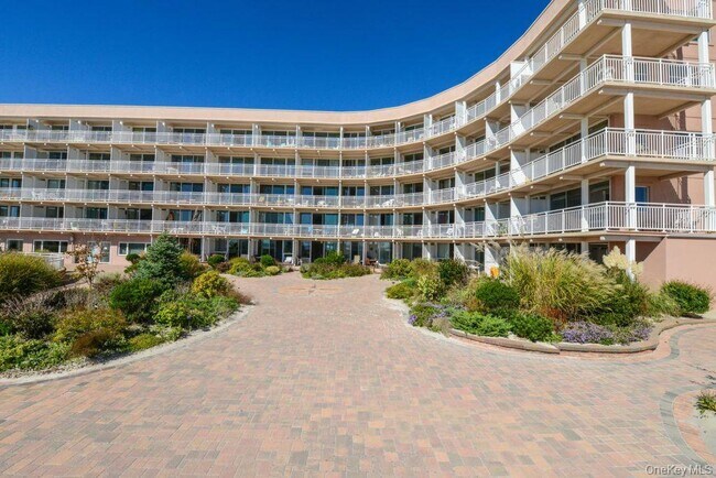 Foto del edificio - 830 Shore Rd