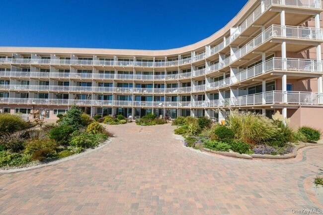 Building Photo - 830 Shore Rd