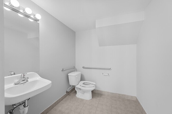 Foto del edificio - 14154 Lakeside Blvd N