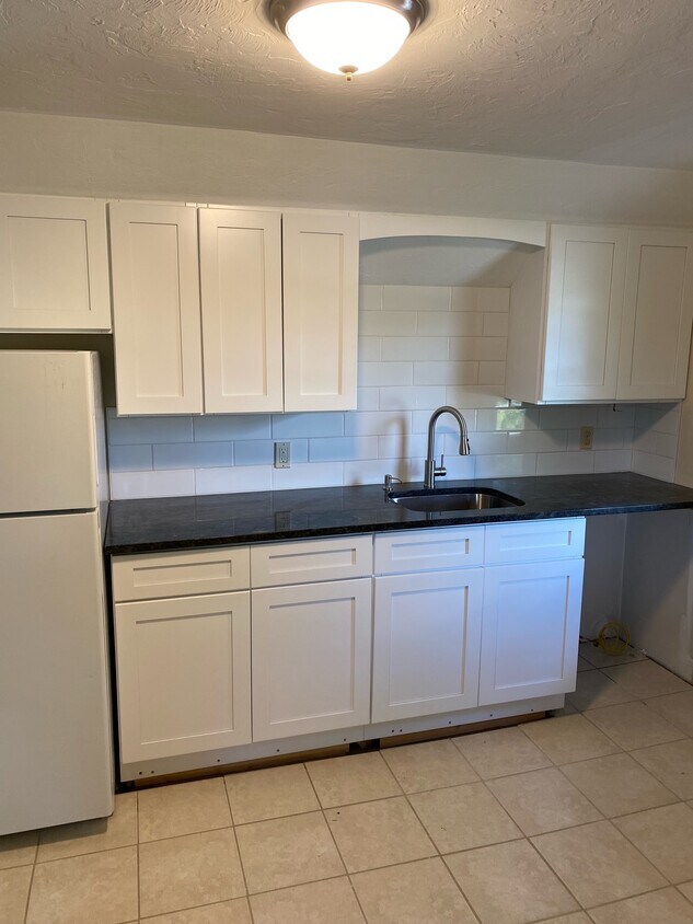 Kitchen - 33 Esty St