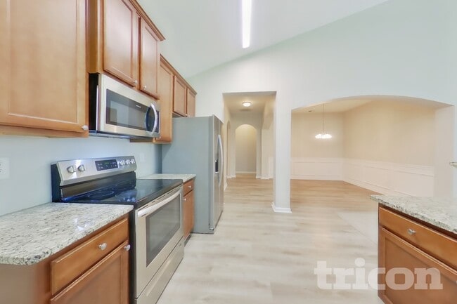 Building Photo - 30 Fernwood Ct