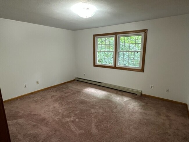Building Photo - 5 Meadowlark Ln