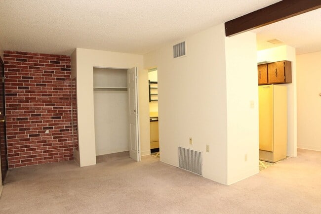 Building Photo - 1705 Heatheridge Rd