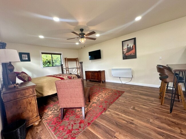 Foto del edificio - Furnished Studio Cottage on Peaceful Ranch Property – All Utilities Included