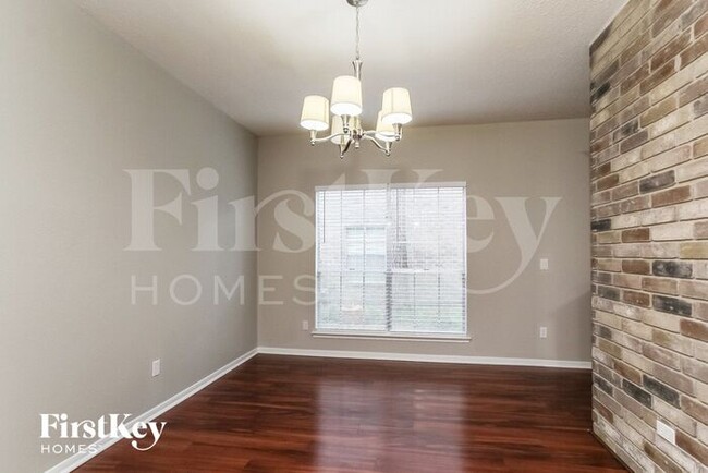 Foto del edificio - 123 S Village Knoll Cir