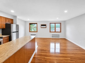 Building Photo - 90-10 70th Dr