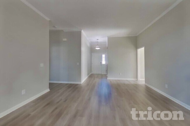 Foto del edificio - 409 Baneberry Ln