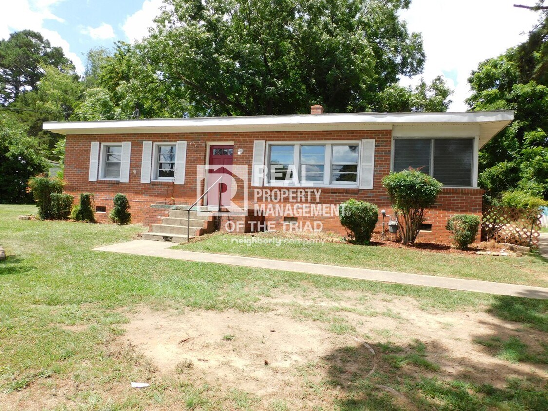 Primary Photo - Affordable 2 Bed / 1 Bath Home Near Lots o...
