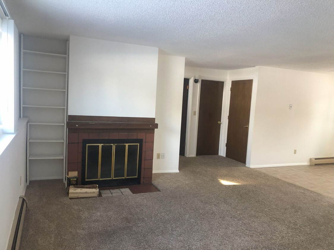 Primary Photo - 2 bedroom 1 bath Centrally Located Apartment