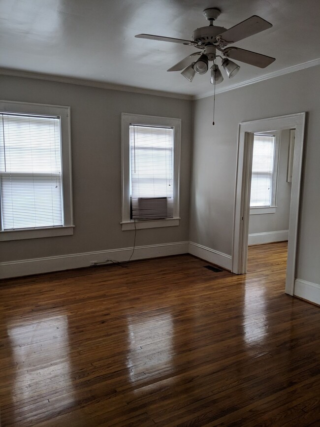 Building Photo - One Bedroom Unit for Rent in Dilworth!