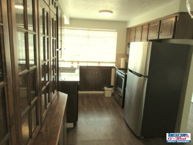 Foto del edificio - Clean single level townhome in Immaculate ...